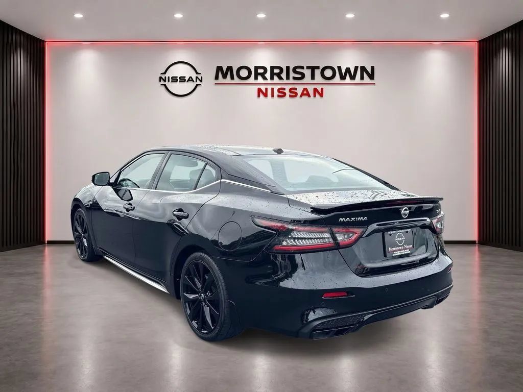 Used 2022 Nissan Maxima SR w/ Sport Mat Group FWD image 5