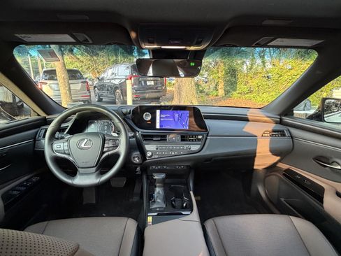 Certified 2023 Lexus ES 250 w/ Premium Package AWD/4WD image 31