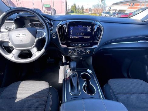 Used 2021 Chevrolet Traverse LT image 13