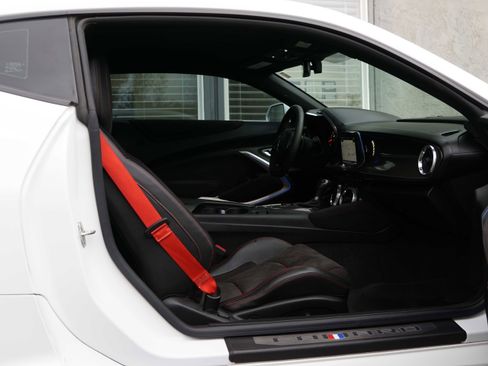 Used 2018 Chevrolet Camaro ZL1 image 34