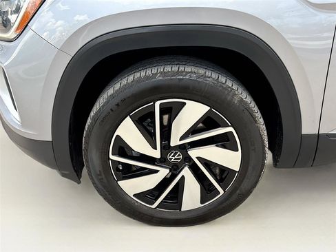 Used 2025 Volkswagen Atlas SE FWD image 35