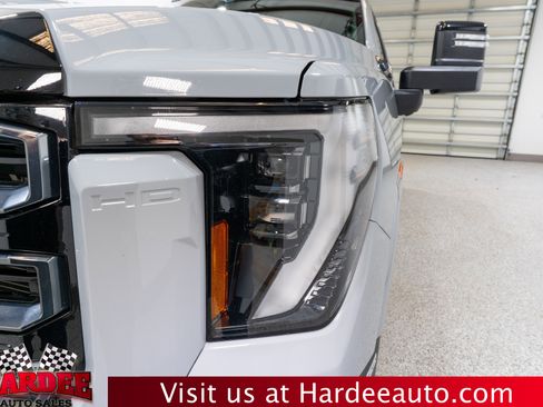 Used 2024 GMC Sierra 2500 AT4 w/ AT4 Premium Plus Package image 8