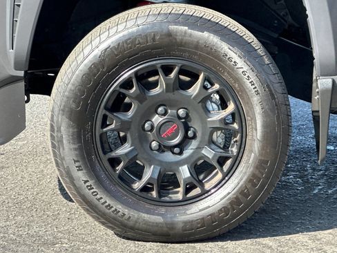 Certified 2025 Toyota Tacoma TRD Sport AWD/4WD image 24