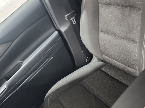 Used 2025 Chevrolet Traverse LT image 28