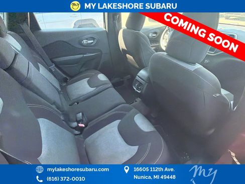 Used 2016 Jeep Cherokee Sport FWD image 10