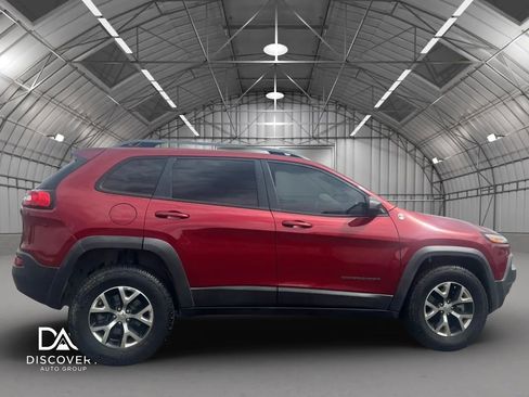 Used 2017 Jeep Cherokee Trailhawk AWD/4WD image 4