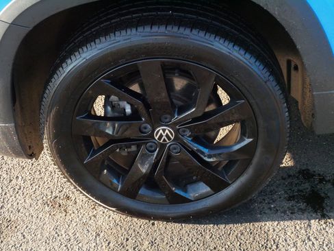 Certified 2022 Volkswagen Taos SE image 15