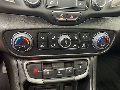 Certified 2024 GMC Terrain AT4 w/ Tech Package AWD/4WD image 21
