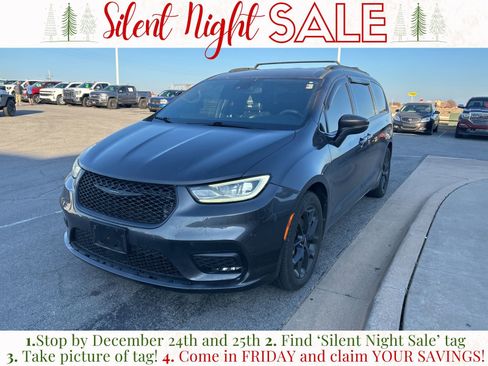 Used 2022 Chrysler Pacifica Touring-L w/ S Appearance Package image 1