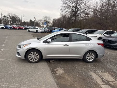 Used 2019 Hyundai Accent SE image 2
