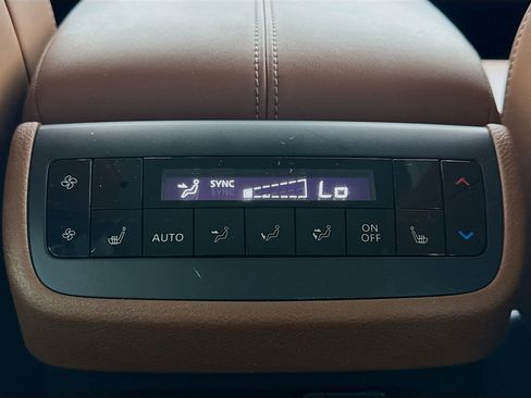 Used 2023 Nissan Pathfinder Platinum w/ Black Appearance Package FWD image 18