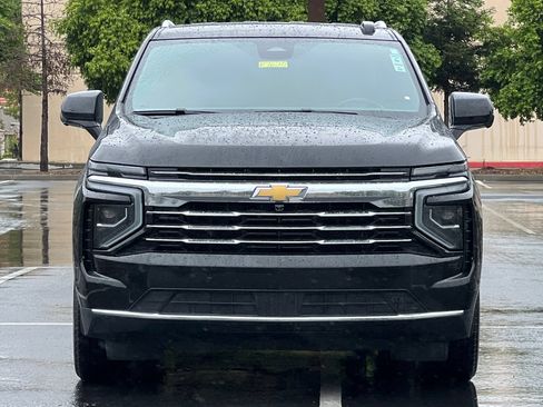 Used 2025 Chevrolet Suburban LT AWD/4WD image 7