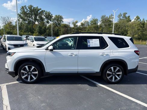 Used 2025 Honda Pilot Elite image 3