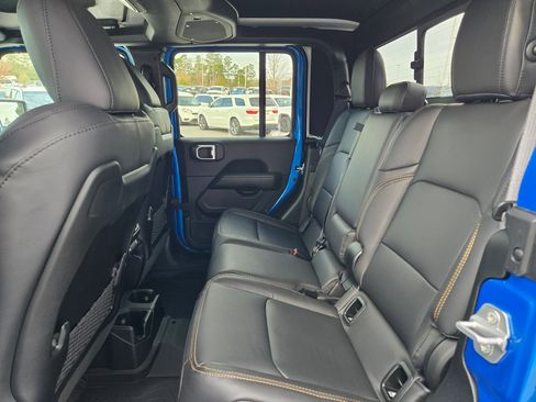 New 2026 Jeep Gladiator Sahara image 25