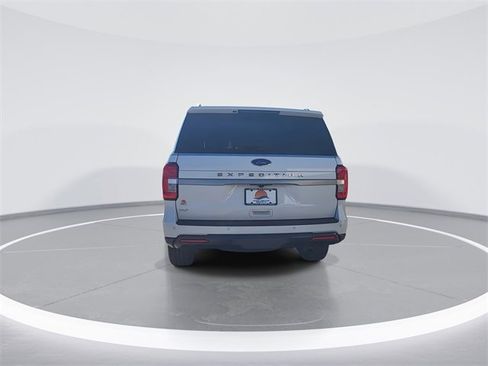 Used 2023 Ford Expedition XLT image 7