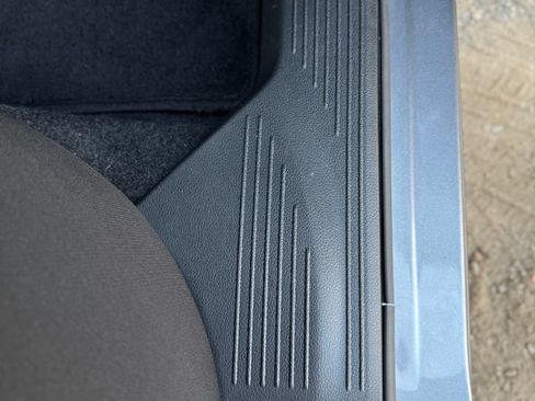 Used 2025 Nissan Rogue SV FWD image 37