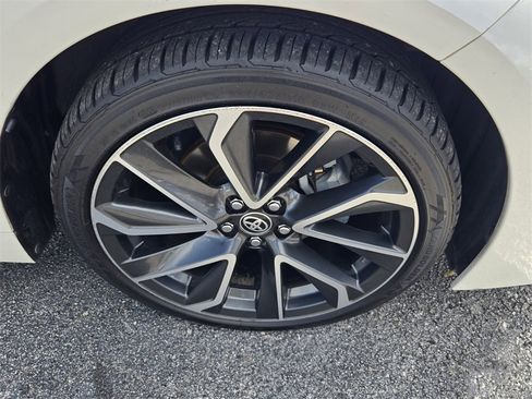 Used 2020 Toyota Corolla XSE image 17