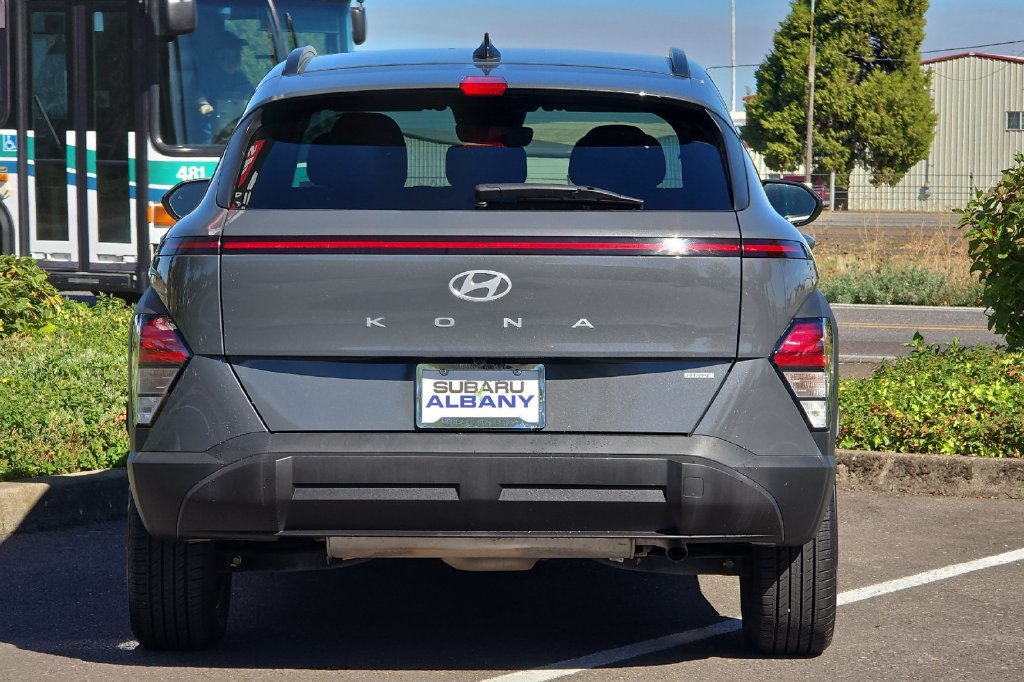 Used 2025 Hyundai Kona SEL AWD/4WD image 4