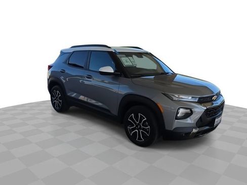 Used 2023 Chevrolet TrailBlazer ACTIV w/ Convenience Package FWD image 2