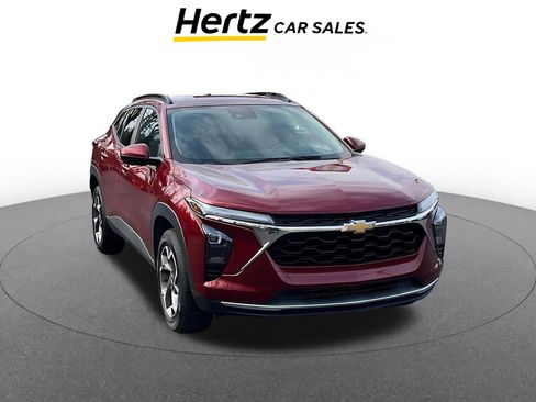 Used 2025 Chevrolet Trax LT image 1