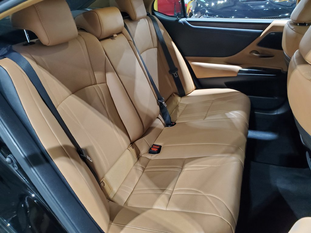 Used 2022 Lexus ES 300h w/ Accessory Package FWD image 20