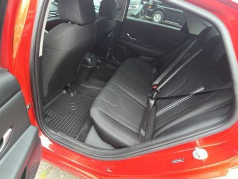 Used 2021 Hyundai Elantra SEL w/ Convenience Package FWD image 4