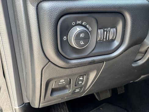 Used 2025 RAM 1500 Laramie RWD image 35