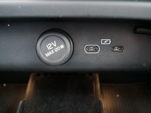 Certified 2022 Volvo C40 P8 Recharge Ultimate image 22