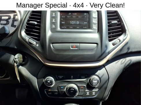 Used 2016 Jeep Cherokee Latitude AWD/4WD image 18