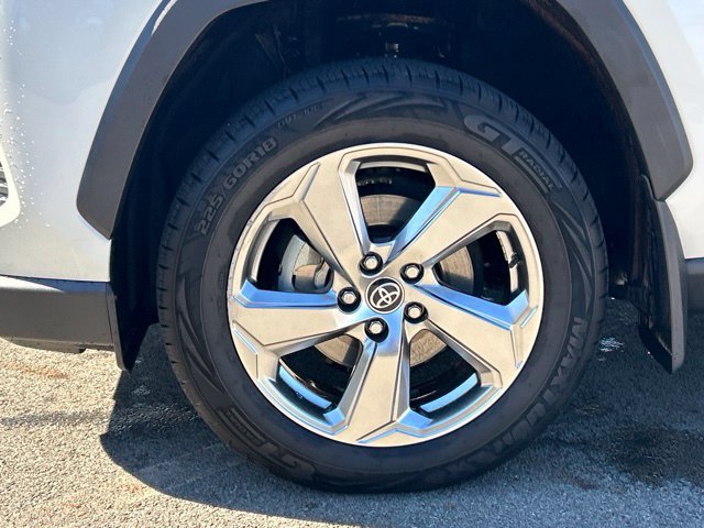 Used 2021 Toyota RAV4 XLE Premium AWD/4WD image 19