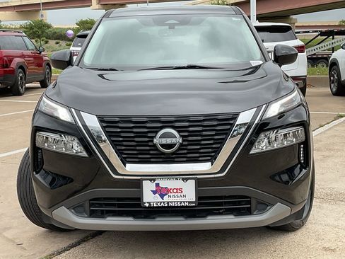 Used 2023 Nissan Rogue SV image 3