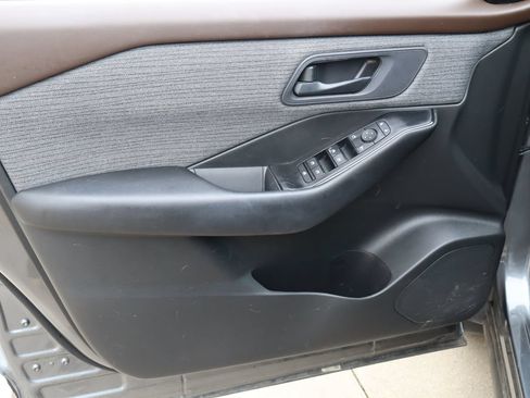 Used 2023 Nissan Rogue S AWD/4WD image 19