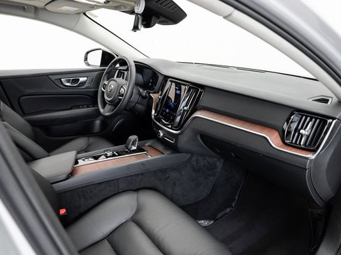 Used 2024 Volvo S60 B5 Plus image 19