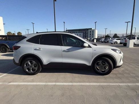 Certified 2025 Ford Escape ST-Line Select AWD/4WD image 8
