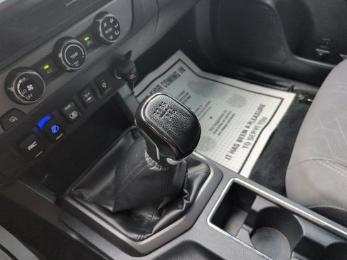 Used 2018 Toyota Tacoma TRD Sport AWD/4WD image 24