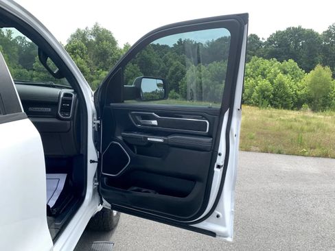 Used 2019 RAM 1500 Laramie w/ Sport Appearance Package AWD/4WD image 33