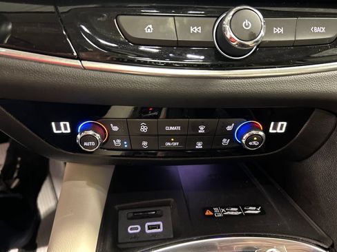 Used 2022 Buick Enclave Avenir FWD image 19