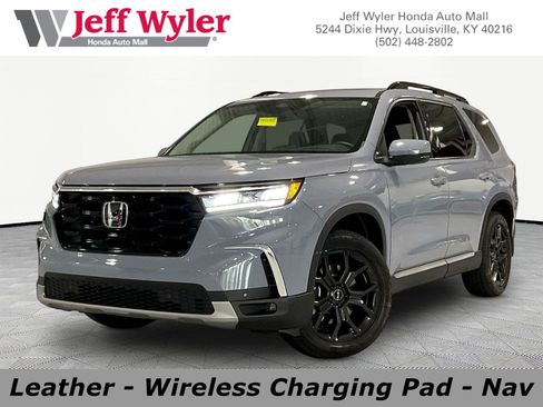 Certified 2025 Honda Pilot Touring image 1