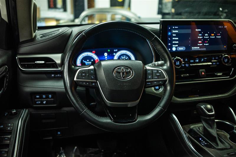 Used 2023 Toyota Highlander Platinum AWD/4WD image 16