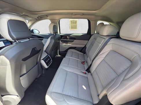 Used 2025 Lincoln Nautilus Reserve AWD/4WD image 16
