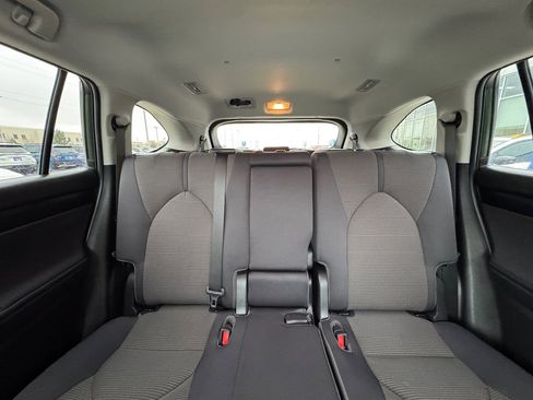 Used 2023 Toyota Highlander LE image 16