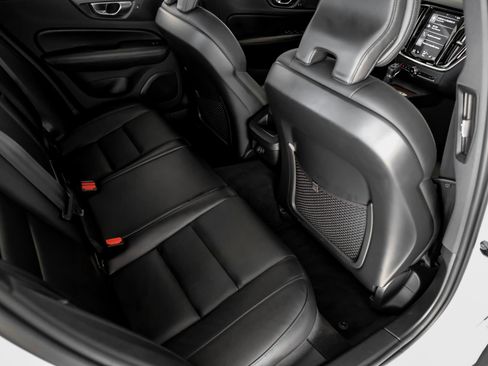 Used 2020 Volvo S60 T5 Momentum image 32