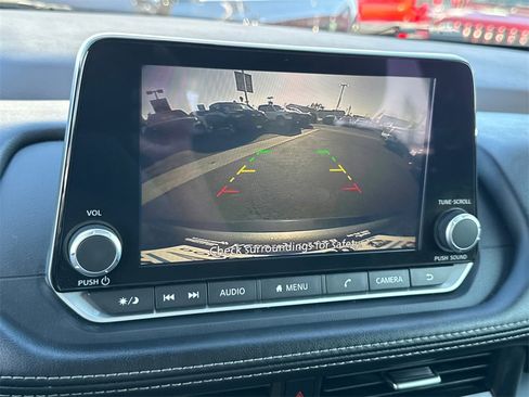 Used 2023 Nissan Rogue S image 27