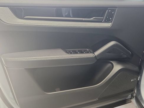 Certified 2025 Porsche Cayenne AWD/4WD image 13