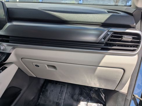 Used 2023 Kia Telluride S AWD/4WD image 31