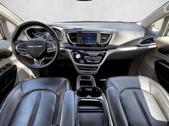 Used 2020 Chrysler Pacifica Touring-L FWD image 12