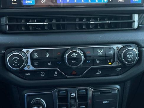 Certified 2025 Jeep Gladiator Rubicon w/ Convenience Group AWD/4WD image 65