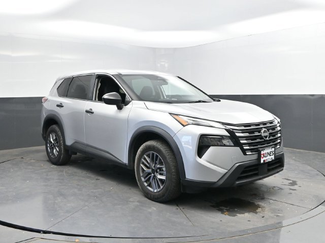 Used 2024 Nissan Rogue S AWD/4WD image 4