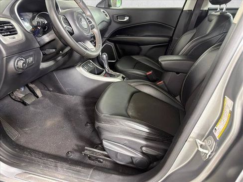 Used 2021 Jeep Compass Latitude FWD image 9