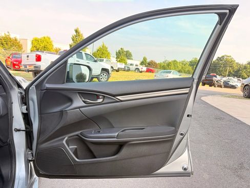 Used 2018 Honda Civic Sport image 22